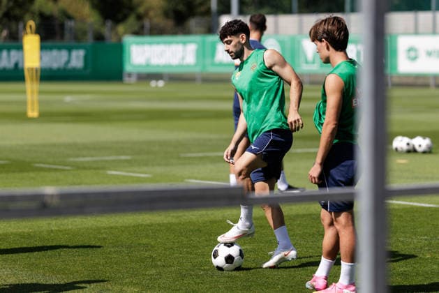 SOCCER - UEFA ECL, Rapid vs Paide VIENNA,AUSTRIA,11.AUG.26 - SOCCER - UEFA Conference League, qualification, SK Rapid Wien vs Paide Linnameeskond, preview, training Rapid. Image shows Yusuf Demir and Nicolas Bajlicz (Rapid).  GEPAxpictures xArminxRauthner