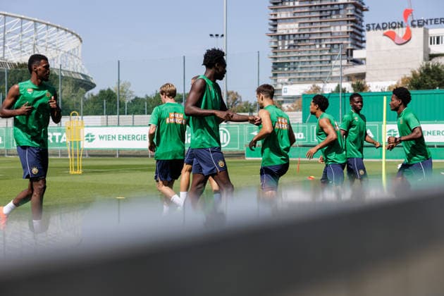 SOCCER - UEFA ECL, Rapid vs Paide VIENNA,AUSTRIA,11.AUG.26 - SOCCER - UEFA Conference League, qualification, SK Rapid Wien vs Paide Linnameeskond, preview, training Rapid. Image shows the team of Rapid.  GEPAxpictures xArminxRauthner