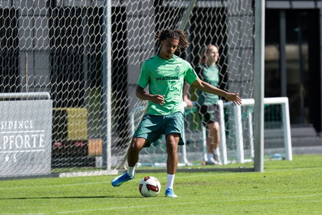 11.08.2026, GER Deutschland, Fussball, Saison 2026 2027, Trainingslager Werder Bremen, Tag 2. des Trainingslagers von SV Werder Bremen in Harsewinkel-Marienfeld Kenny Queta (SV Werder Bremen, 19) Einzelaktion; Ganzkörper Ganzkoerper ; Ball am Fuss; Harsewinkel-Marienfeld Hotel-Residence Klosterpforte Nordrhein-Westfalen (NRW) Deutschland Copyright: xnordphotoxGmbHx xChristianxSchulzex