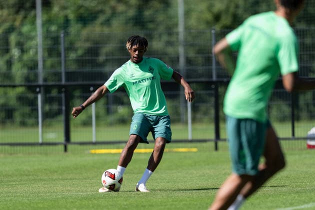 11.08.2026, GER Deutschland, Fussball, Saison 2026 2027, Trainingslager Werder Bremen, Tag 2. des Trainingslagers von SV Werder Bremen in Harsewinkel-Marienfeld Samuel Mbangula (SV Werder Bremen, 7) Einzelaktion; Ganzkörper Ganzkoerper ; Ball am Fuss; Harsewinkel-Marienfeld Hotel-Residence Klosterpforte Nordrhein-Westfalen (NRW) Deutschland Copyright: xnordphotoxGmbHx xChristianxSchulzex