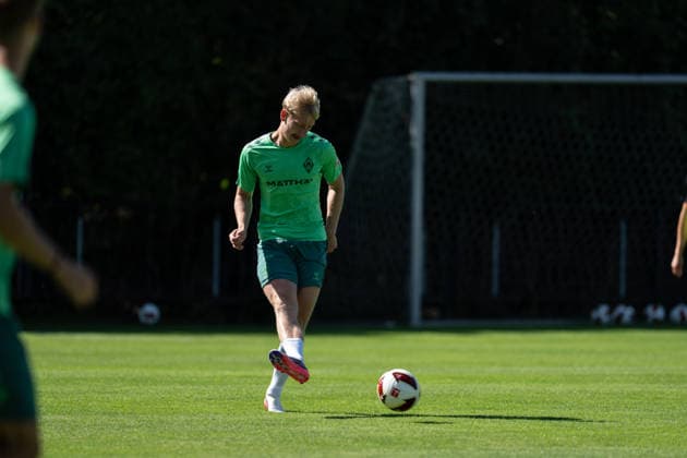 11.08.2026, GER Deutschland, Fussball, Saison 2026 2027, Trainingslager Werder Bremen, Tag 2. des Trainingslagers von SV Werder Bremen in Harsewinkel-Marienfeld Oskar Wojcik Wojcik (SV Werder Bremen, 3) Einzelaktion; Ganzkörper Ganzkoerper ; Ball am Fuss; Harsewinkel-Marienfeld Hotel-Residence Klosterpforte Nordrhein-Westfalen (NRW) Deutschland Copyright: xnordphotoxGmbHx xChristianxSchulzex