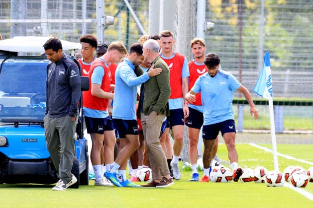 11.08.2026, DEU GER, Fussball , 2.Fussballbundesliga, Saison 2026 2027), Sportforum, Hertha BSC, Training Dr. Peter Goerlich - Geschaeftsfuehrung, Josip Brekalo (Hertha BSC Berlin 7), Hertha-Spielerkreis 2. Liga: DFB DFL regulations prohibit any use of photographs as image sequences and or quasi-video) Berlin Sportforum Berlin Deutschland Copyright: xNordphotox xEnglerx