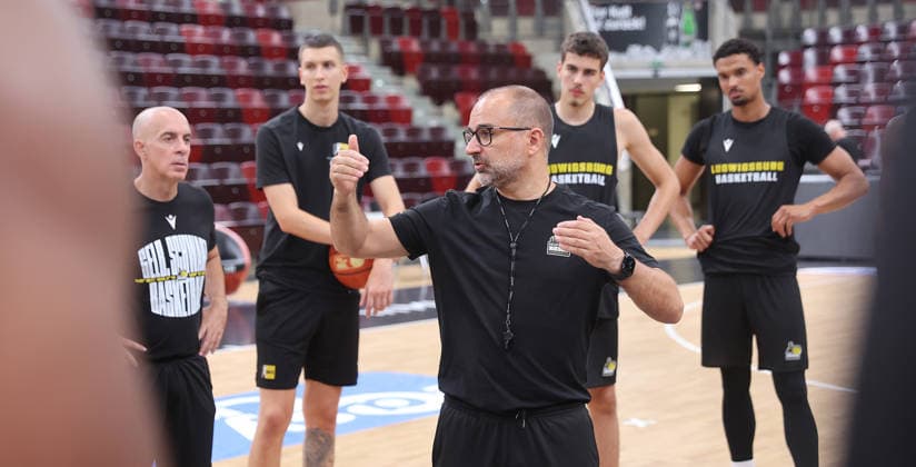 Ludwigsburg , Basketball Training MHP Riesen Ludwigsburg , Trainer Carles Duran