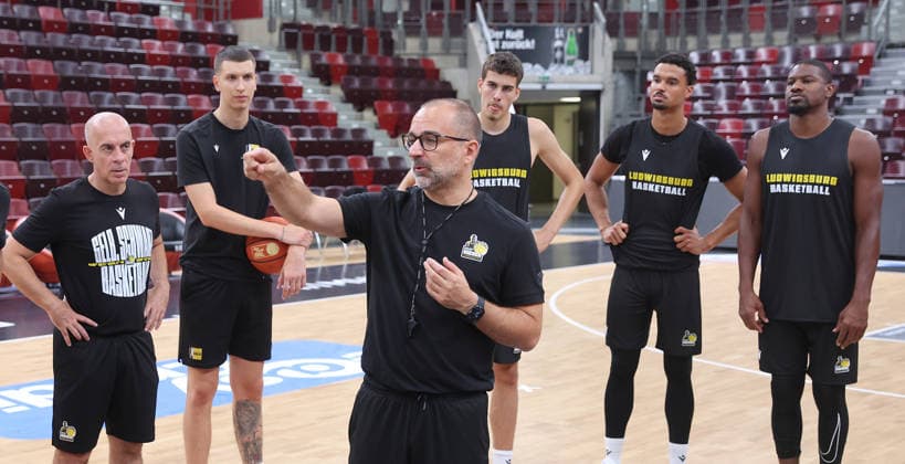 Ludwigsburg , Basketball Training MHP Riesen Ludwigsburg , Trainer Carles Duran