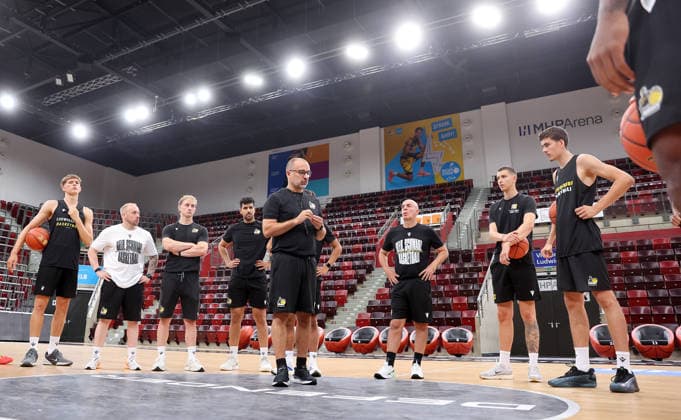 Ludwigsburg , Basketball Training MHP Riesen Ludwigsburg , Trainer Carles Duran