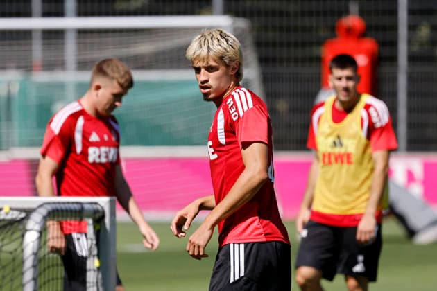 Fußballspieler Gil Neves (Mittelfeld) beim öffentlichen Training des 1. FC Köln am Geißbockheim. Köln, 11.08.2026 (DFL DFB REGULATIONS PROHIBIT ANY USE OF PHOTOGRAPHS as IMAGE SEQUENCES and or QUASI-VIDEO) NRW Deutschland Copyright: xChristophxHardtx
