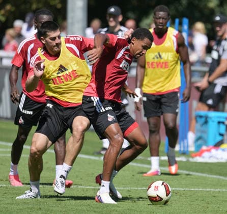 11.08.2026, xophax, Fussball 1.Bundesliga, 1.FC Koeln Training am Geissbockheim des 1.FC Köln. Platz 1. Luka Lochoshili , links ( 1.FC Köln ) und Youssoupha Niang , rechts ( 1.FC Köln ) Köln