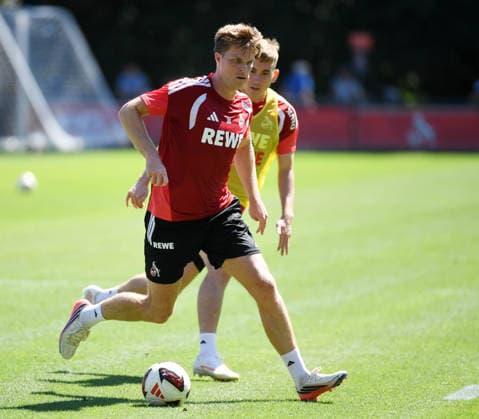 11.08.2026, xophax, Fussball 1.Bundesliga, 1.FC Koeln Training am Geissbockheim des 1.FC Köln. Platz 1. Marius Bülter , vorn ( 1.FC Köln ) und Isak Johannesson , rechts dahinter. Köln