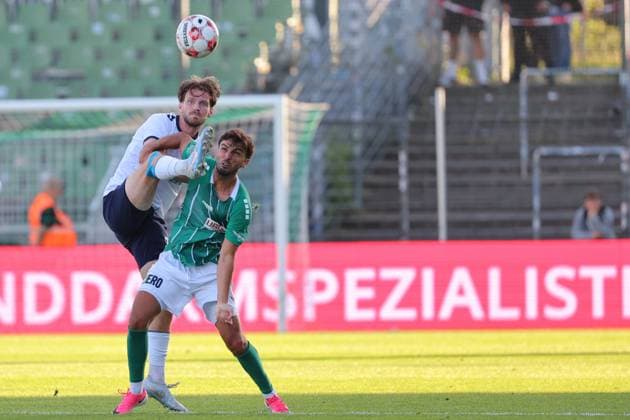 11.08.26, GER, Regionalliga Nord, Fussball, 1. Spieltag, Saison 2026 2027, Dietmar-Scholze-Stadion an der Lohmuehle, VfB Lübeck vs VfB Oldenburg Marc Schröder Marc Schroeder (VfB Oldenburg 20) im Zweikampf gegen Dardan Karimani (VfB Luebeck 10) Foto nordphoto GmbH Tauchnitz Luebeck Dietmar-Scholze-Stadion an der Lohmuehle SH Germany Copyright: xnordphotoxGmbHx xTauchnitzx