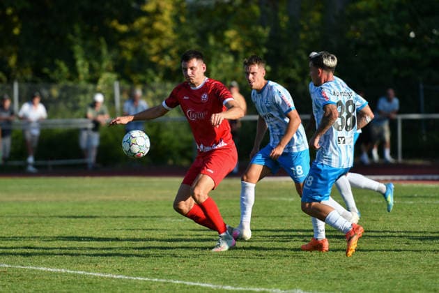 Aaron Leyhr (FC Rottenburg, 32), Maximilian Zaiser (SV Stuttgarter Kickers, 18), Lukas Kiefer (SV Stuttgarter Kickers, 28) FC Rottenburg vs. SV Stuttgarter Kickers ,Fussball, WFV-Pokal, Gruppe 3, 3. Runde, Wuerttemberg, Saison 2026 2027, 11.08.2026, FC Rottenburg vs. SV Stuttgarter Kickers ,Fussball, WFV-Pokal, Gruppe 3, 3. Runde, Wuerttemberg, Saison 2026 2027, 11.08.2026 Rottenburg am Neckar Copyright: xEibner-Pressefoto RalphxKunzex EP_RKE