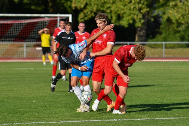 Ben-Luca Fisher (SV Stuttgarter Kickers, 06), Jakob Bader (FC Rottenburg, 17), Lukas Behr (FC Rottenburg, 11) FC Rottenburg vs. SV Stuttgarter Kickers ,Fussball, WFV-Pokal, Gruppe 3, 3. Runde, Wuerttemberg, Saison 2026 2027, 11.08.2026, FC Rottenburg vs. SV Stuttgarter Kickers ,Fussball, WFV-Pokal, Gruppe 3, 3. Runde, Wuerttemberg, Saison 2026 2027, 11.08.2026 Rottenburg am Neckar Copyright: xEibner-Pressefoto RalphxKunzex EP_RKE