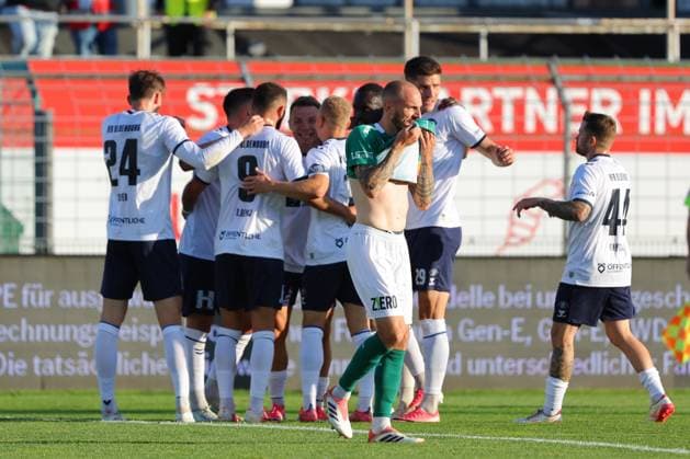 11.08.26, GER, Regionalliga Nord, Fussball, 1. Spieltag, Saison 2026 2027, Dietmar-Scholze-Stadion an der Lohmuehle, VfB Lübeck vs VfB Oldenburg Torjubel Jubel. Torschütze Torschuetze Nico Knystock (VfB Oldenburg 44) jubelt ueber das Tor zum 0:1 Foto nordphoto GmbH Tauchnitz Luebeck Dietmar-Scholze-Stadion an der Lohmuehle SH Germany Copyright: xnordphotoxGmbHx xTauchnitzx