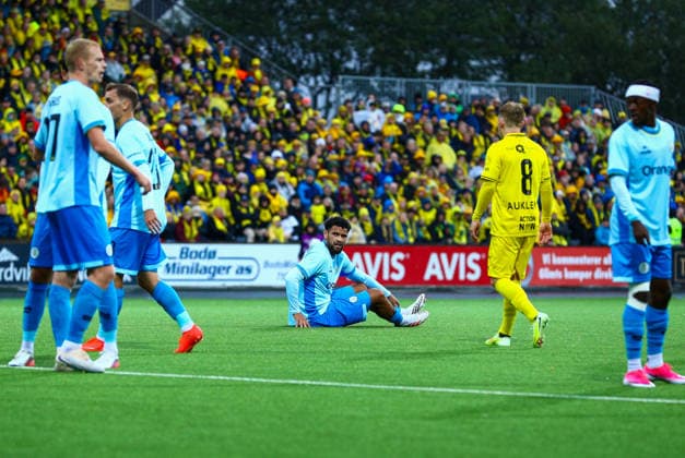 Soccer, Champions League 2025 2026 Bodo Glimt Union Saint Gilloise Bodo 20260811 A player lies on the ground during the Champions League qualifying match between Bodo Glimt and Union Saint Gilloise at Aspmyra Stadium. Photo: Mats Torbergsen, NTB, Bodo, Norway. EDEDITORIAL USE ONLY; RESTRICTED USE FOR BETTING COMPANIES  Copyright: xMatsxTorbergsenx xNTBx