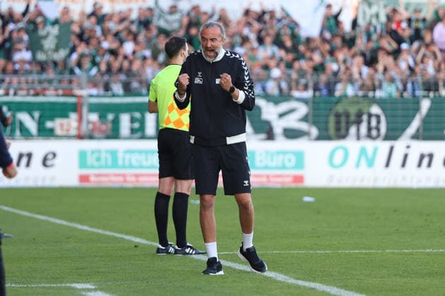 Fußball I Herren I Saison 2026 2027 I Regionalliga Nord I 3. Spieltag I VfB Lübeck - VfB Oldenburg I 11.08.2026 Jubel von Dario Fossi (Trainer, VfB Oldenburg) Lübeck Stadion an der Lohmühle Schleswig-Holstein Deutschland Copyright: xLobeca VivianxPfaffx