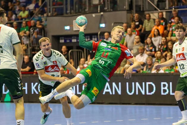 11.08.2026, xgox, Handball - Hummel Cup 2026 SC Magdeburg - GWD Mindenemspor, v.l. Gisli Thorgeir Kristjansson (Magdeburg, 10) wirft Tor, Torschuetze, erzielt Tor, Treffer, scores the goal Magdeburg