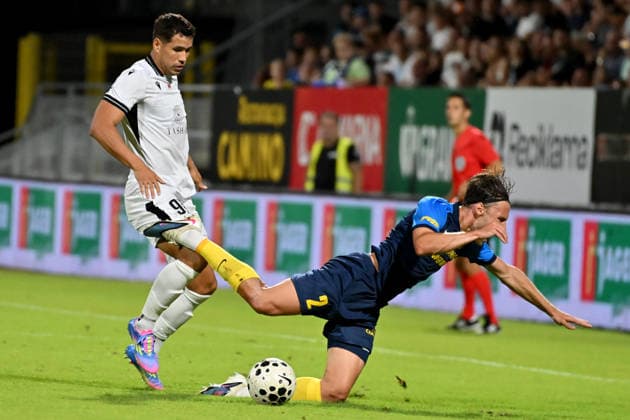 CELJE; SLOVENIA - ARMENIA 11: Pijus Sirvys of Celje (R) in action against Arayik Eloyan of Ararat-Armenia (L) during the UEFA Champions League QR-3 second match between Celje (Slovenia) and Ararat-Armenia (Armenia) at Stadion Celje, Celje on August 11, 2026 in Celje, Slovenia. (Photo by Igor Kupljenik Sports Press Photo). Copyright: xIgorxKupljenikx xSPPx Sportspressphoto_SPR204334