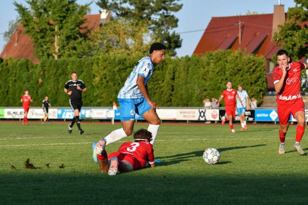 Raphael Langer (FC Rottenburg, 03), David Udogu (SV Stuttgarter Kickers, 27) FC Rottenburg vs. SV Stuttgarter Kickers ,Fussball, WFV-Pokal, Gruppe 3, 3. Runde, Wuerttemberg, Saison 2026 2027, 11.08.2026, FC Rottenburg vs. SV Stuttgarter Kickers ,Fussball, WFV-Pokal, Gruppe 3, 3. Runde, Wuerttemberg, Saison 2026 2027, 11.08.2026 Rottenburg am Neckar Copyright: xEibner-Pressefoto RalphxKunzex EP_RKE