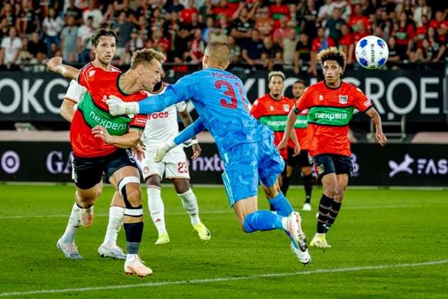 NIJMEGEN - N.E.C. Nijmegen aanvaller Kaj Sierhuis scoort de 2-1 maar het is buitenspel tijdens de Champions League wedstrijd tussen N.E.C. en Olympiacos in Stadion de Goffert op 11 augustus 2026 in Nijmegen , Nederland. -