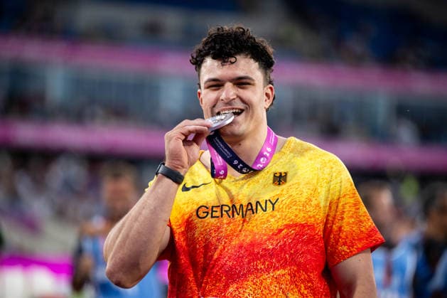 11.08.2026, GBR, Leichtathletik, Europameisterschaft 2026, Abendsession Tag 2, Birmingham Merlin Hummel ( Deutschland ) jubelt über Platz 2 und die Silber Medaille, Hammerwurf Herren, Finale Birmingham Alexander Stadium England Großbritannien Copyright: xNordphoto Memmlerx