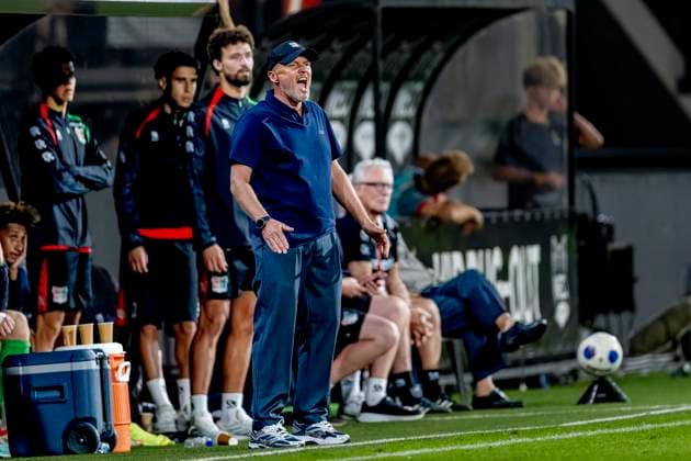 NIJMEGEN - N.E.C. Nijmegen trainer Dick Schreuder tijdens de Champions League wedstrijd tussen N.E.C. en Olympiacos in Stadion de Goffert op 11 augustus 2026 in Nijmegen , Nederland. -