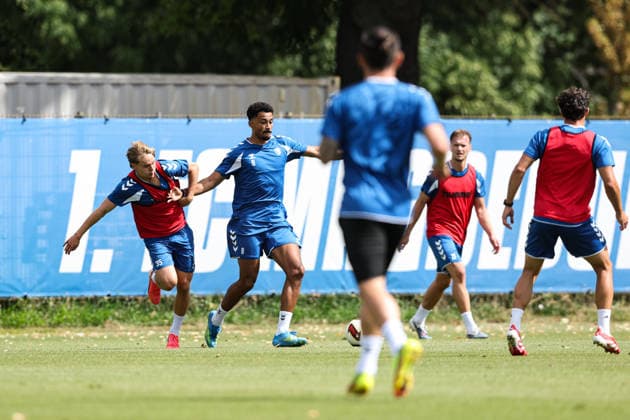 Emmanuel Iyoha (1. FC Magdeburg,8) gegen Magnus Baars (1. FC Magdeburg,35) - 2. Fußball Bundesliga Saison 2026-2027 1. FC Magdeburg Training an der Avnet Arena in Magdeburg - Fußball,Mann,Männer,Deutschland,11.08.2026