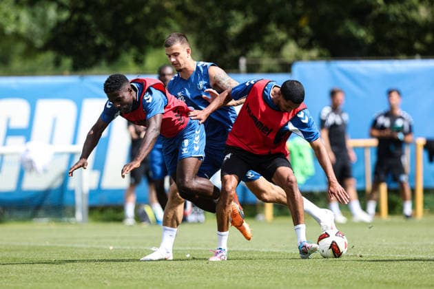 v.l. Daniel Heber (1. FC Magdeburg,15), Mateusz Zukowski (1. FC Magdeburg,22), Magnus Baars (1. FC Magdeburg,35) - 2. Fußball Bundesliga Saison 2026-2027 1. FC Magdeburg Training an der Avnet Arena in Magdeburg - Fußball,Mann,Männer,Deutschland,11.08.2026