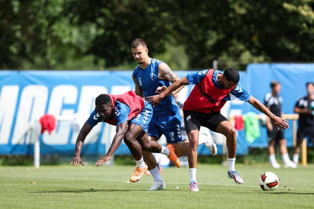 v.l. Daniel Heber (1. FC Magdeburg,15), Mateusz Zukowski (1. FC Magdeburg,22), Magnus Baars (1. FC Magdeburg,35) - 2. Fußball Bundesliga Saison 2026-2027 1. FC Magdeburg Training an der Avnet Arena in Magdeburg - Fußball,Mann,Männer,Deutschland,11.08.2026