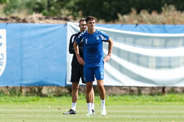 Tobias Müller (1. FC Magdeburg,5) und Trainer Pascal Ibold (1. FC Magdeburg) - 2. Fußball Bundesliga Saison 2026-2027 1. FC Magdeburg Training an der Avnet Arena in Magdeburg - Fußball,Mann,Männer,Deutschland,11.08.2026