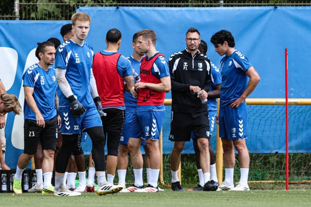 Trainer Pascal Ibold Anselmo Garcia Mac Nulty (r.,1. FC Magdeburg,3) und Paul Jaeckel (1. FC Magdeburg,6) - 2. Fußball Bundesliga Saison 2026-2027 1. FC Magdeburg Training an der Avnet Arena in Magdeburg - Fußball,Mann,Männer,Deutschland,11.08.2026