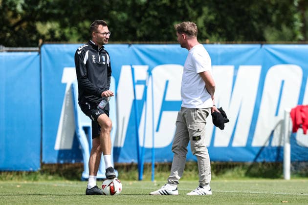 Sportdirektor Peer Jaekel (1. FC Magdeburg) mit Trainer Pascal Ibold (1. FC Magdeburg) - 2. Fußball Bundesliga Saison 2026-2027 1. FC Magdeburg Training an der Avnet Arena in Magdeburg - Fußball,Mann,Männer,Deutschland,11.08.2026