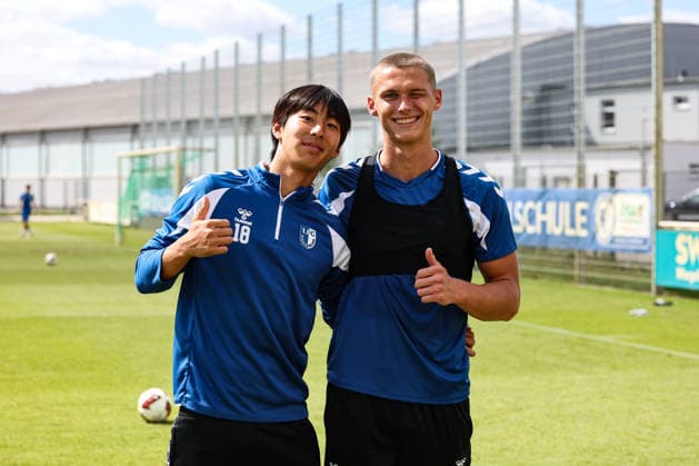 Chunghyun Lee (1. FC Magdeburg,18) und Kevin Manthey (1. FC Magdeburg,20) anschwitzen bei der U 23 vom 1. FC Magdeburg für das Abendspiel gegen Babelsberg - 2. Fußball Bundesliga Saison 2026-2027 1. FC Magdeburg Training an der Avnet Arena in Magdeburg - Fußball,Mann,Männer,Deutschland,11.08.2026