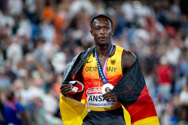 11.08.2026, GBR, Leichtathletik, Europameisterschaft 2026, Abendsession Tag 2, Birmingham Owen Ansah ( Deutschland ) freut sich über Platz 3 und die Bronze Medaille, 100 Meter Sprint Herren, Finale Birmingham Alexander Stadium England Großbritannien Copyright: xNordphoto Memmlerx
