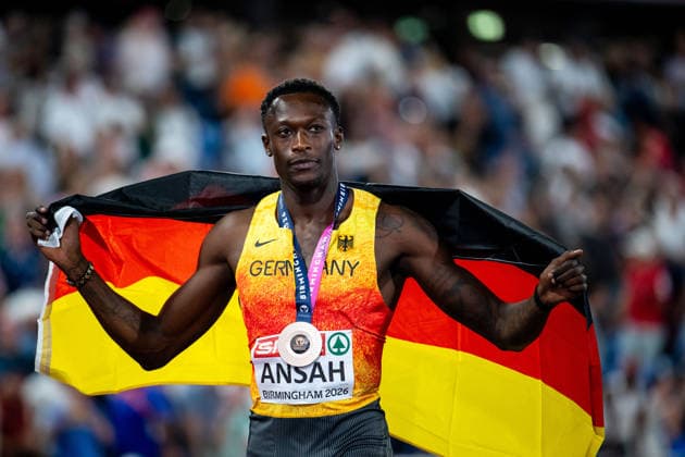 11.08.2026, GBR, Leichtathletik, Europameisterschaft 2026, Abendsession Tag 2, Birmingham Owen Ansah ( Deutschland ) freut sich über Platz 3 und die Bronze Medaille, 100 Meter Sprint Herren, Finale Birmingham Alexander Stadium England Großbritannien Copyright: xNordphoto Memmlerx