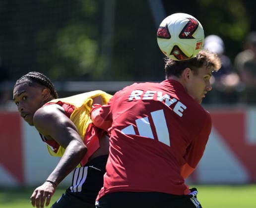 11.08.2026, xophax, Fussball 1.Bundesliga, 1.FC Koeln Training am Geissbockheim des 1.FC Köln. Platz 1. Reigan Huskey , links und Rav van den Berg, rechts ( 1.FC Köln ) Köln