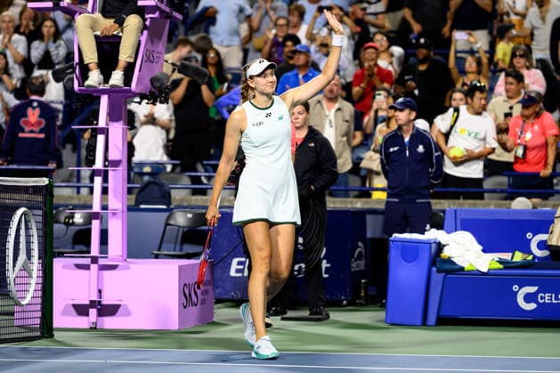 August 11, 2026, Toronto, Ontario, Canada: ELENA RYBAKINA of Kazakhstan thanks the fans after her victory over Naomi Osaka of Japan in their quarterfinal match at the National Bank Open, part of the Hologic WTA, Tennis Damen Tour at Sobeys Stadium. Rybakina defeated Osaka 4-6, 7-6(5), 6-4 to advance to the semifinals. Toronto Canada - ZUMAr228 20260811_znp_r228_006 Copyright: xVasiliyxRyabykhx
