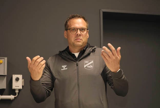 Foto : Trainer Henning AMMEN (SV Todesfelde) Saisonauftakt Handball Bundesliga , Pressekonferenz der Nordvereine in Kiel am Di. 11.08.26