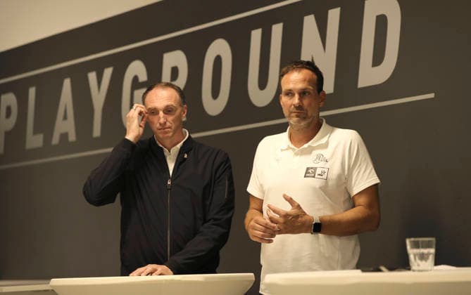 Foto : die Manager Viktor Szilagyi (rechts , THW Kiel) und Holger Glandorf ( links , Flensburg ) Saisonauftakt Handball Bundesliga , Pressekonferenz der Nordvereine in Kiel am Di. 11.08.26