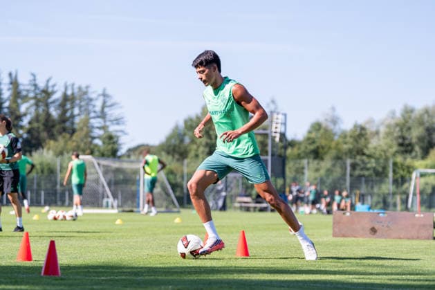 12.08.2026, GER Deutschland, Fussball, Saison 2026 2027, Trainingslager Werder Bremen, Tag 3. des Trainingslagers von SV Werder Bremen in Harsewinkel-Marienfeld, 2. Trainingseinheit des Tages Julian Malatini (SV Werder Bremen, 22) trainiert separat, Aufbautraining, einzeltraining, Einzelaktion; Ganzkörper Ganzkoerper ; Ball am Fuss; Harsewinkel-Marienfeld Hotel-Residence Klosterpforte Nordrhein-Westfalen (NRW) Deutschland Copyright: xnordphotoxGmbHx xChristianxSchulzex