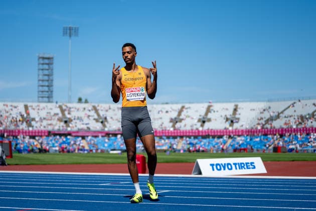 12.08.2026, GBR, Leichtathletik, Europameisterschaft 2026, Morgensession Tag 3, Birmingham Emil Agyekum ( Deutschland ) jubelt im Ziel über einen guten Lauf, 400 Meter Hürden Herren, Halbfinale Birmingham Alexander Stadium England Großbritannien Copyright: xNordphoto Memmlerx