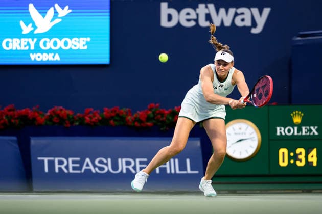 August 11, 2026, Toronto, Ontario, Canada: ELENA RYBAKINA of Kazakhstan returns the ball during her quarterfinal match against Naomi Osaka of Japan at the National Bank Open, part of the Hologic WTA, Tennis Damen Tour at Sobeys Stadium. Rybakina defeated Osaka 4-6, 7-6(5), 6-4 to advance to the semifinals. Toronto Canada - ZUMAr228 20260811_znp_r228_011 Copyright: xVasiliyxRyabykhx