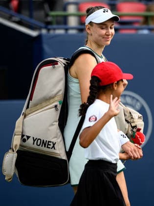 August 11, 2026, Toronto, Ontario, Canada: ELENA RYBAKINA of Kazakhstan walks onto the court her quarterfinal match against Naomi Osaka of Japan at the National Bank Open, part of the Hologic WTA, Tennis Damen Tour at Sobeys Stadium. Toronto Canada - ZUMAr228 20260811_znp_r228_013 Copyright: xVasiliyxRyabykhx