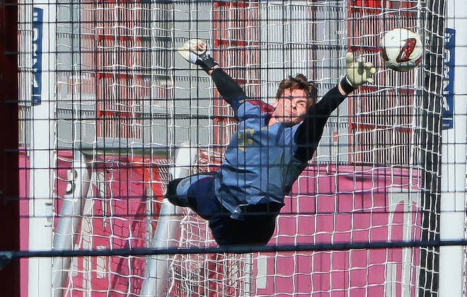 12.08.2026, FC Bayern Training , Saebenerstrasse Muenchen, Fussball, im Bild: Jonas Urbig (FC Bayern Muenchen)