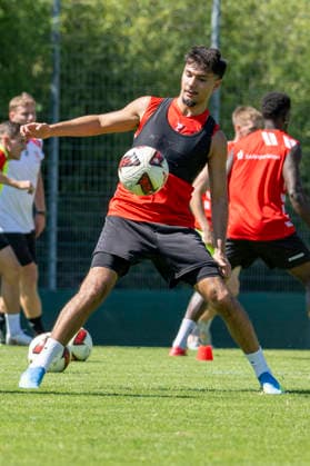 Regionalliga Nordost -Saison 26 27 Hallescher FC Training Neuzugang Osman Atilgan Halle, Deutschland 12.August 2026: Im Bild:Neuzugang Osman Atilgan (Halle) beim ersten Training in Halle Halle Saale Leuna Chemie Stadion Sachsen-Anhalt Deutschland