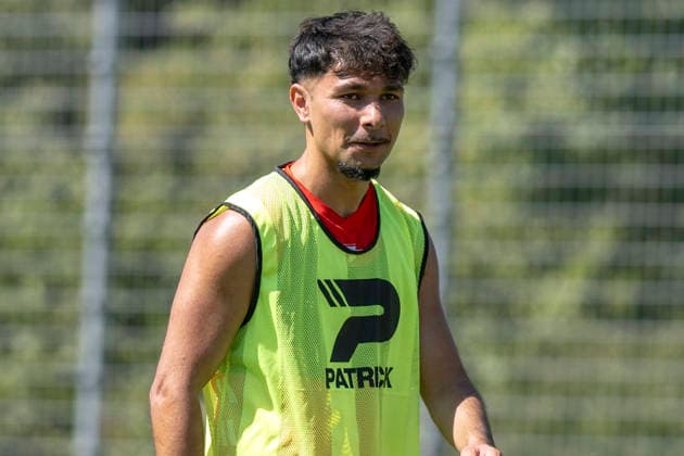 Regionalliga Nordost -Saison 26 27 Hallescher FC Training Neuzugang Osman Atilgan Halle, Deutschland 12.August 2026: Im Bild:Neuzugang Osman Atilgan (Halle) beim ersten Training in Halle Halle Saale Leuna Chemie Stadion Sachsen-Anhalt Deutschland