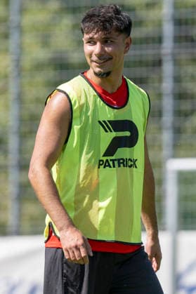 Regionalliga Nordost -Saison 26 27 Hallescher FC Training Neuzugang Osman Atilgan Halle, Deutschland 12.August 2026: Im Bild:Neuzugang Osman Atilgan (Halle) beim ersten Training in Halle Halle Saale Leuna Chemie Stadion Sachsen-Anhalt Deutschland