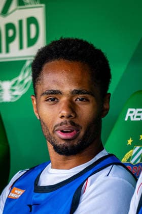 SOCCER - UEFA ECL, Rapid vs Paide VIENNA,AUSTRIA,12.AUG.26 - SOCCER - UEFA Conference League, qualification, SK Rapid Wien vs Paide Linnameeskond. Image shows Petter Nosa Dahl (Rapid) on the bench.  GEPAxpictures xKevinxHackner