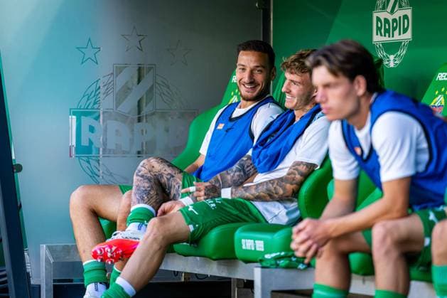 SOCCER - UEFA ECL, Rapid vs Paide VIENNA,AUSTRIA,12.AUG.26 - SOCCER - UEFA Conference League, qualification, SK Rapid Wien vs Paide Linnameeskond. Image shows Ercan Kara and. Ercan Kara and Bendeguz Bolla (Rapid) on the bench.  GEPAxpictures xKevinxHackner