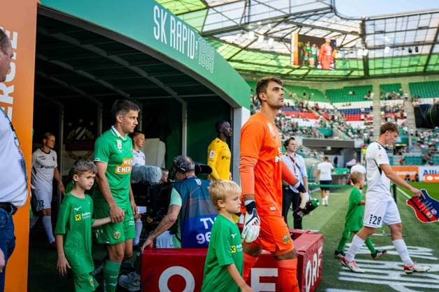 SOCCER - UEFA ECL, Rapid vs Paide VIENNA,AUSTRIA,12.AUG.26 - SOCCER - UEFA Conference League, qualification, SK Rapid Wien vs Paide Linnameeskond. Image shows Niklas Hedl and Jonas Auer (Rapid).  GEPAxpictures xKevinxHackner