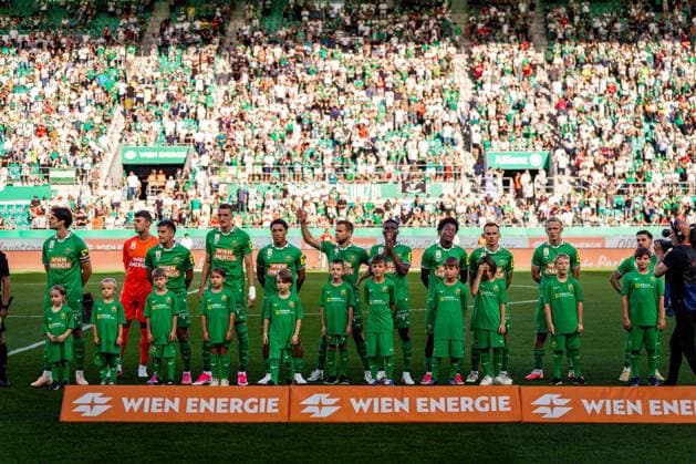 SOCCER - UEFA ECL, Rapid vs Paide VIENNA,AUSTRIA,12.AUG.26 - SOCCER - UEFA Conference League, qualification, SK Rapid Wien vs Paide Linnameeskond. Image shows the starting 11 of SK Rapid Wien during players introduction.  GEPAxpictures xKevinxHackner