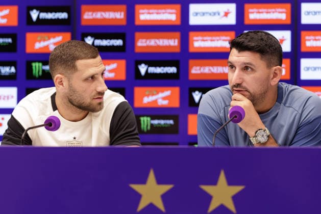 SOCCER - UEFA ECL, A.Wien vs Beita VIENNA,AUSTRIA,12.AUG.26 - SOCCER - UEFA Conference League, qualification, FK Austria Wien vs Beitar Jerusalem, preview, press conference, PK, Pressekonferenz Beitar. Image shows Shon Weissman and head coach Almog Choen (Beitar).  GEPAxpictures xArminxRauthner